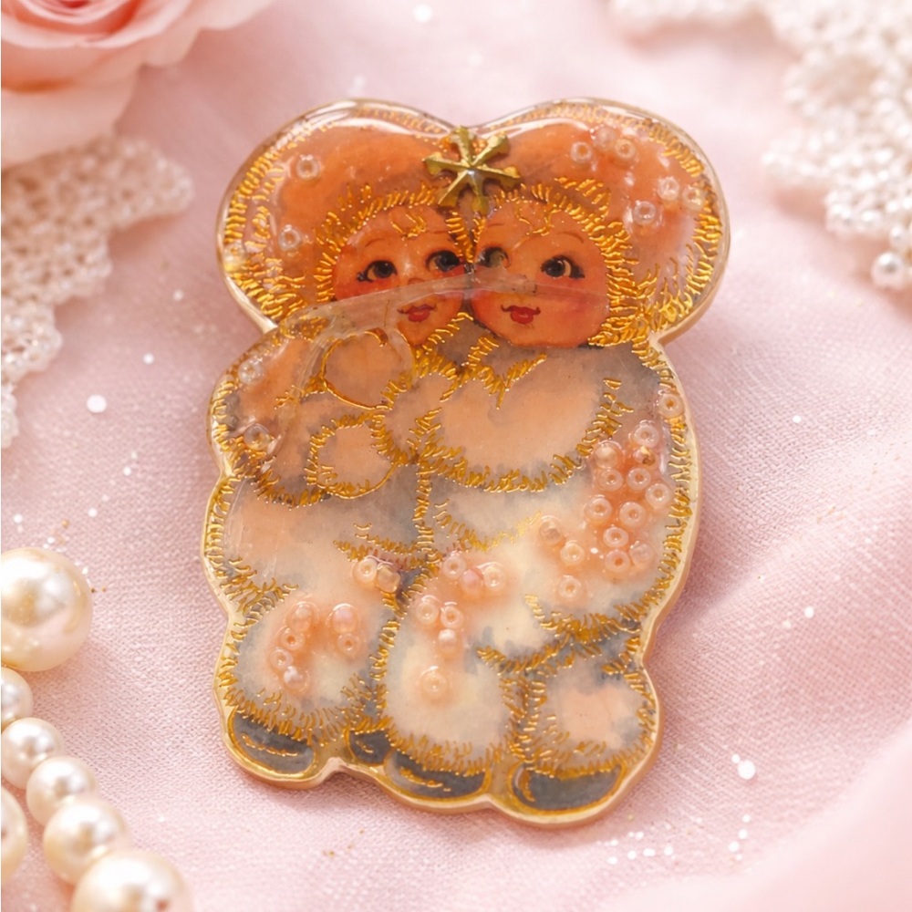 Vintage Resin Twin Angle Cherub Brooch Seed Bead Accent Figural Pin 79’s - Picture 2 of 5